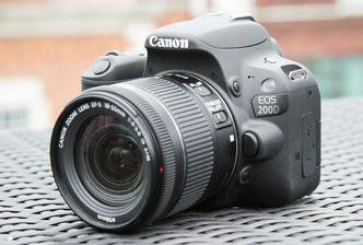Canon EOS 200D With kit lens EF-S 18-55 IS STM (Black)